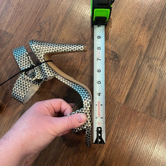 NWT - Karl Lagerfeld - Black and White Patterned Heels - Picture 15 of 16